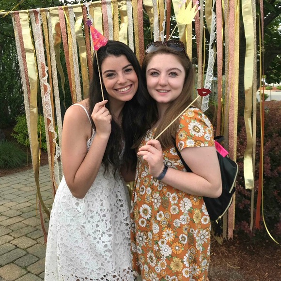 Meet your Posher, Emily - Picture 6 of 7